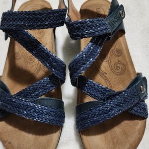 Taos sandles size 8